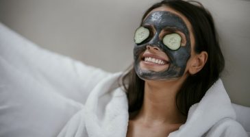 Reconfinement : 15 recettes DIY de masques pour le visage approuvées par les stars