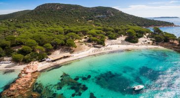 Voyager en France : voici les 20 plages les plus fréquentées à éviter cet été