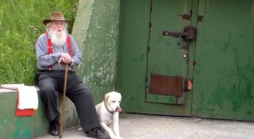 A 83 ans, il enterre 42 bus pour s’y réfugier et dévoile l'intérieur