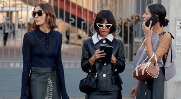 Soldes 2022 : voici les vêtements et les chaussures tendance à mettre impérativement dans votre panier shopping !