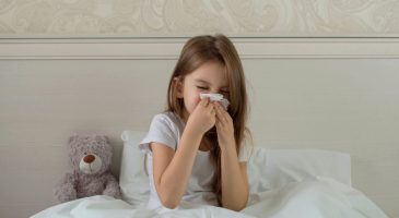 Covid-19 : utiliser un mouche-bébé pour faire un autotest à son enfant, bonne ou mauvaise idée ?