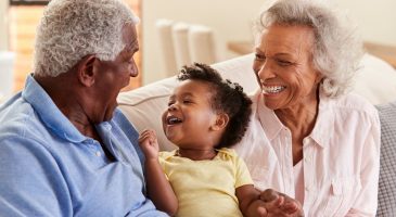 Prénoms 2022 : les meilleurs pour garçons et fille hérités de nos grands-parents