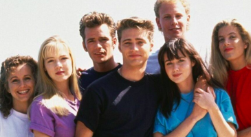 Beverly Hills 90210 : une actrice de la série entre la vie et la mort après une infection foudroyante