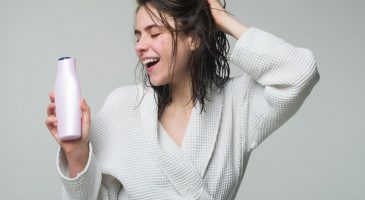 Cuir chevelu qui gratte : ce shampoing à 2 euros serait LE meilleur remède, selon cette experte "