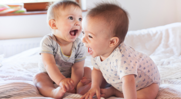 Cette mère choisit les pires prénoms pour ses jumeaux qui pourraient gâcher la vie de ses enfants